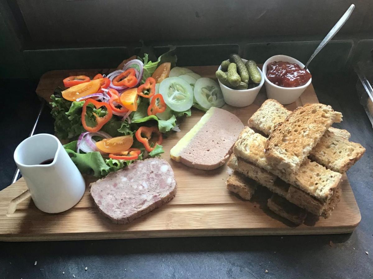 La Crepelliere Acomodação com café da manhã Villedieu-les-Poëles Exterior foto